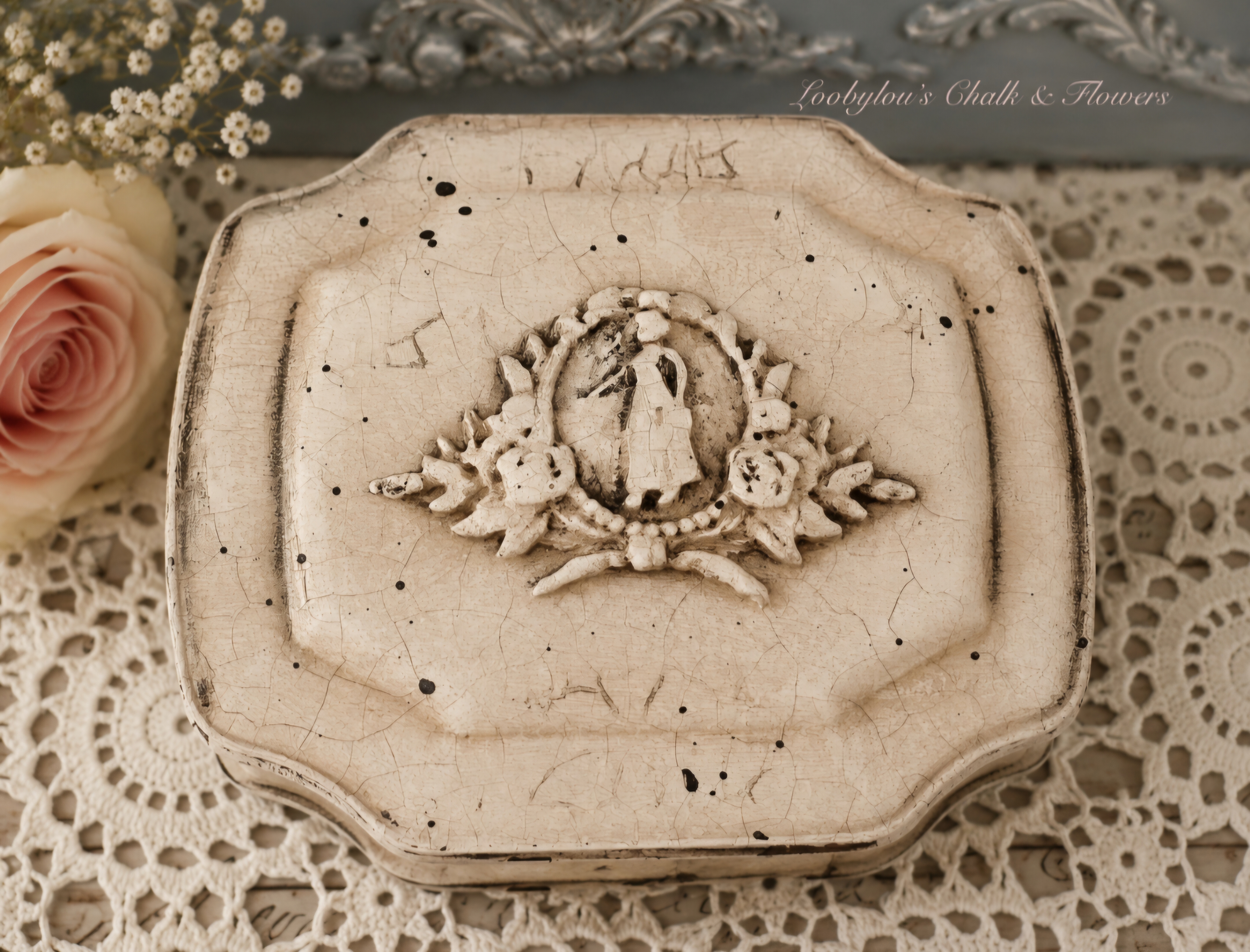 Small Vintage Inspired Keepsake Tin (photo 2 of 3)