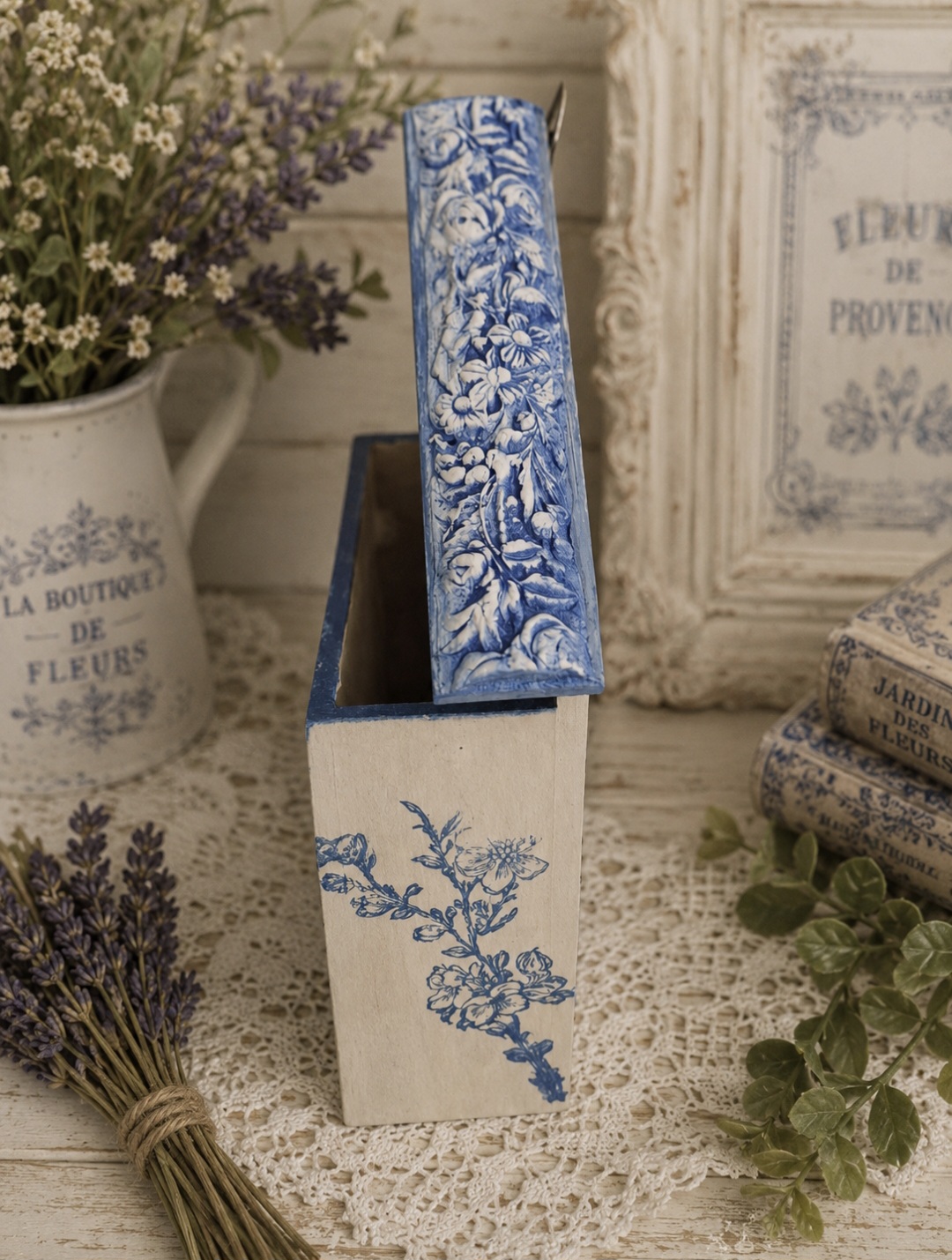 French Toille Feel Hanging Open Box (photo 2 of 3)