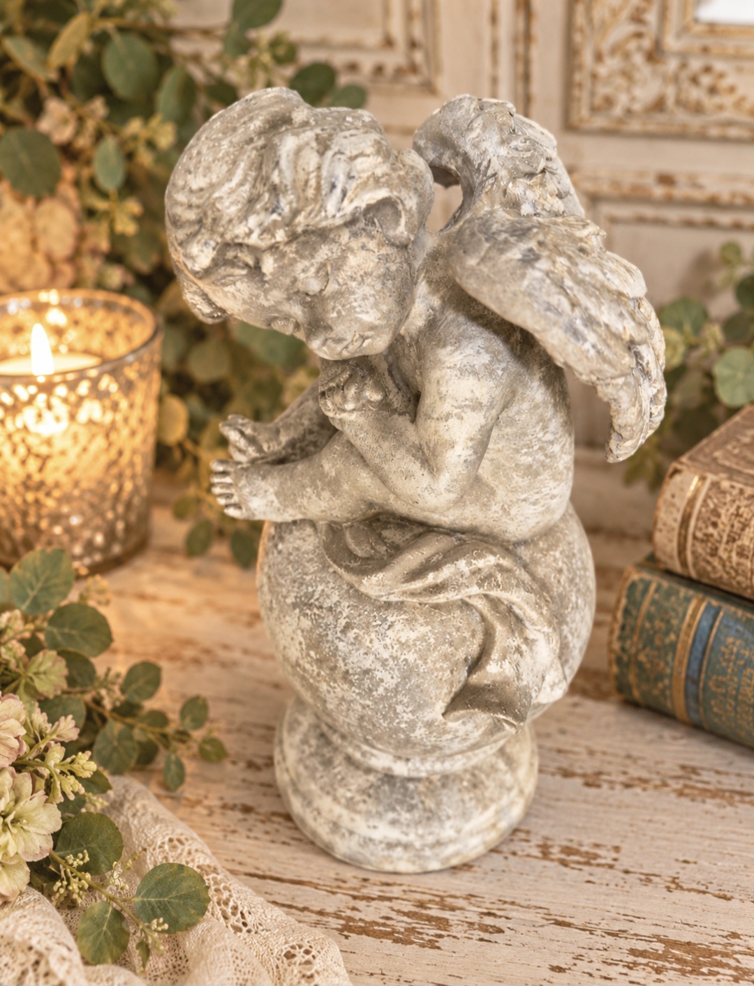 Sitting Angel Decoration  (photo 2 of 5)