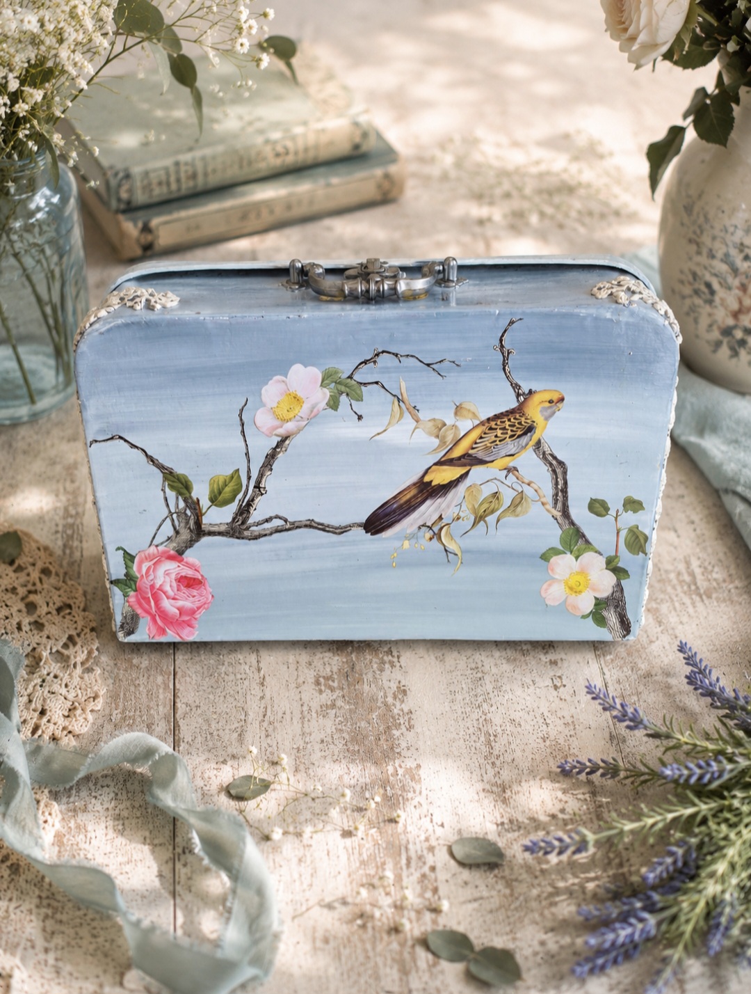 Decorated Small Case (photo 4 of 12)