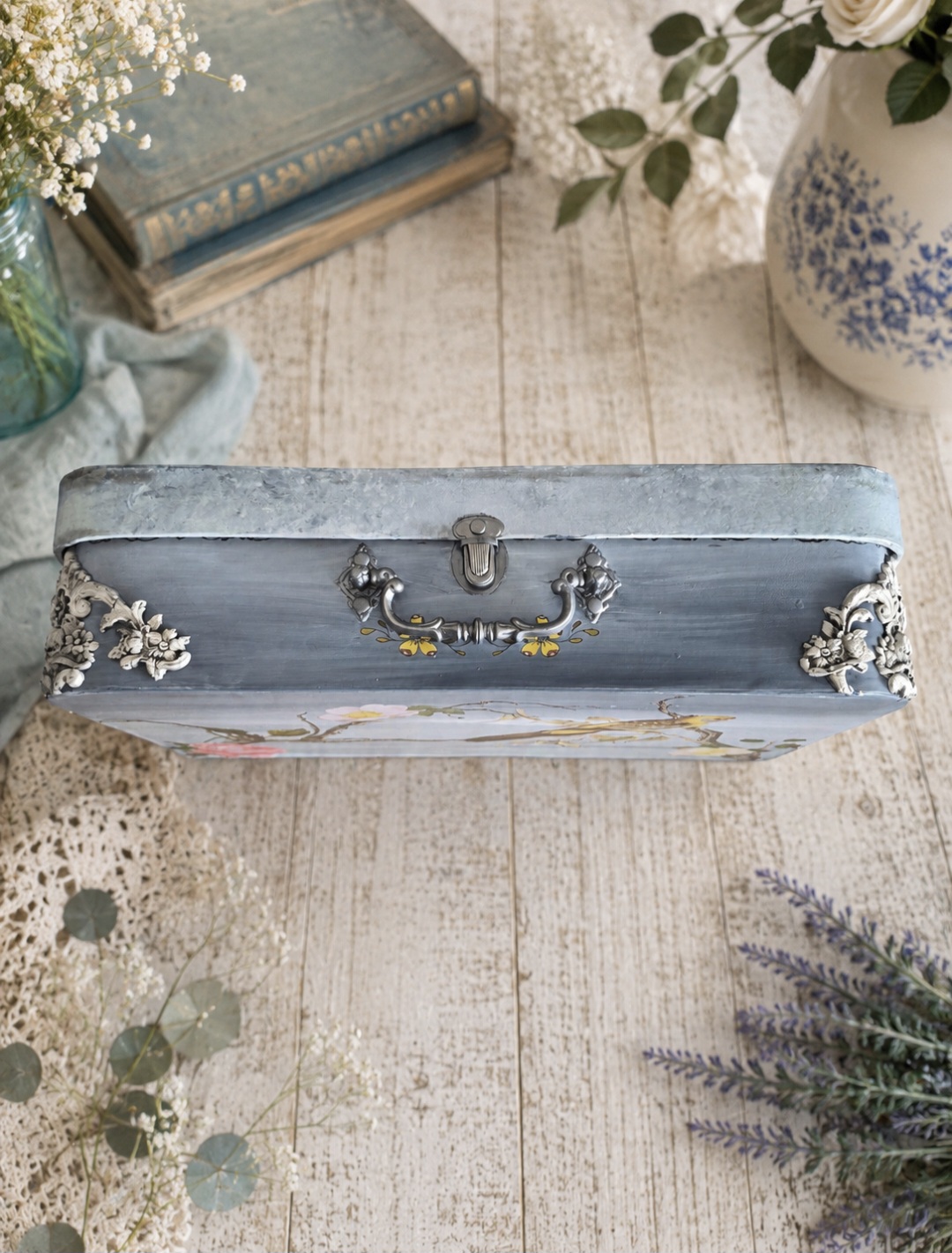 Decorated Small Case (photo 5 of 12)