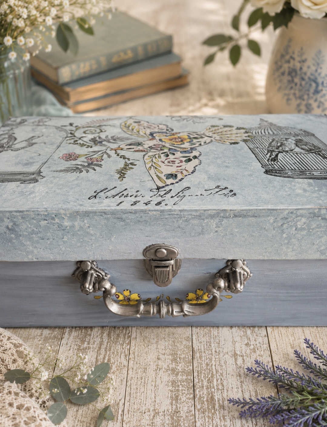 Decorated Small Case (photo 2 of 12)