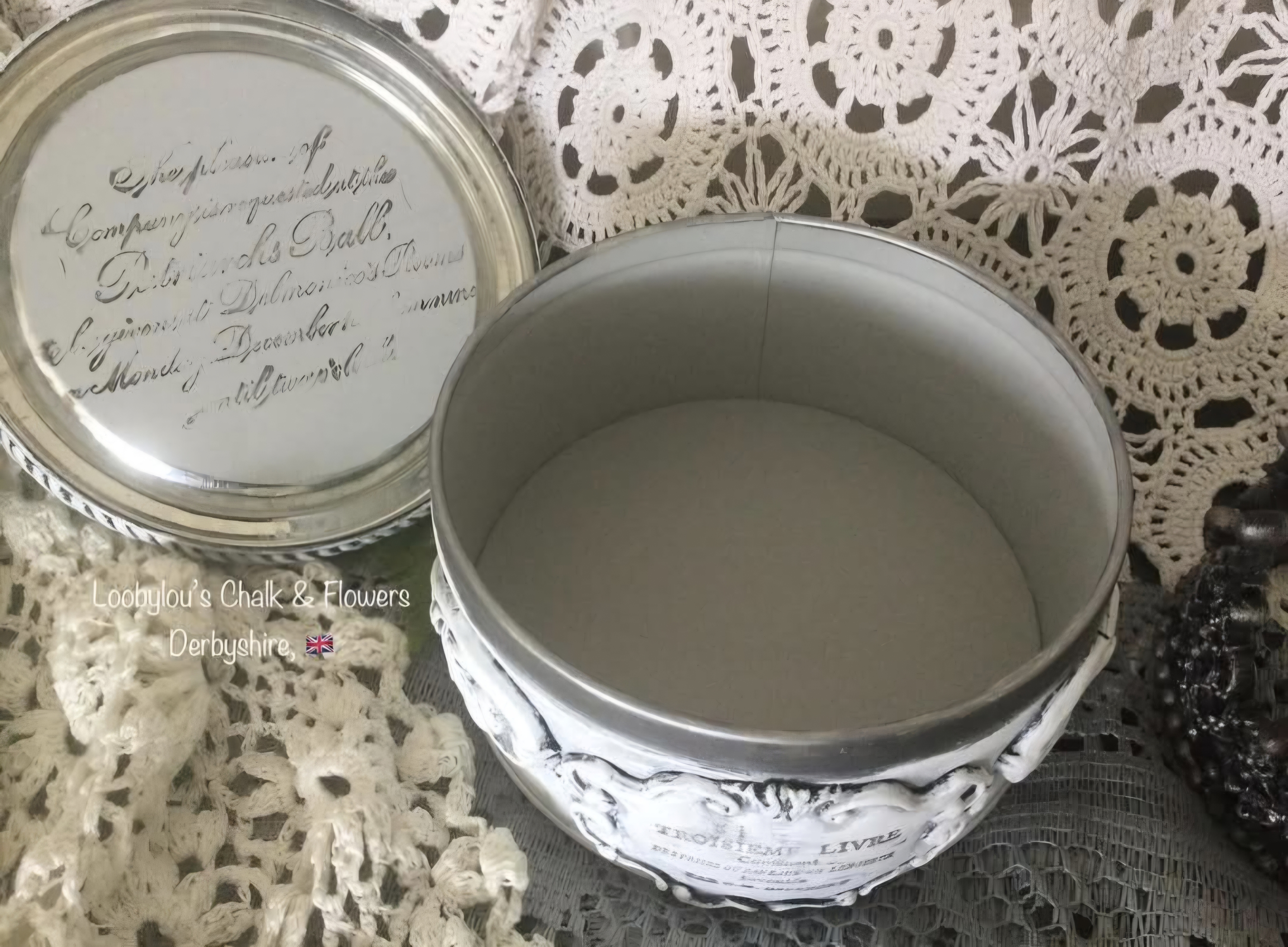 French Inspired Vintage Tin (photo 2 of 3)