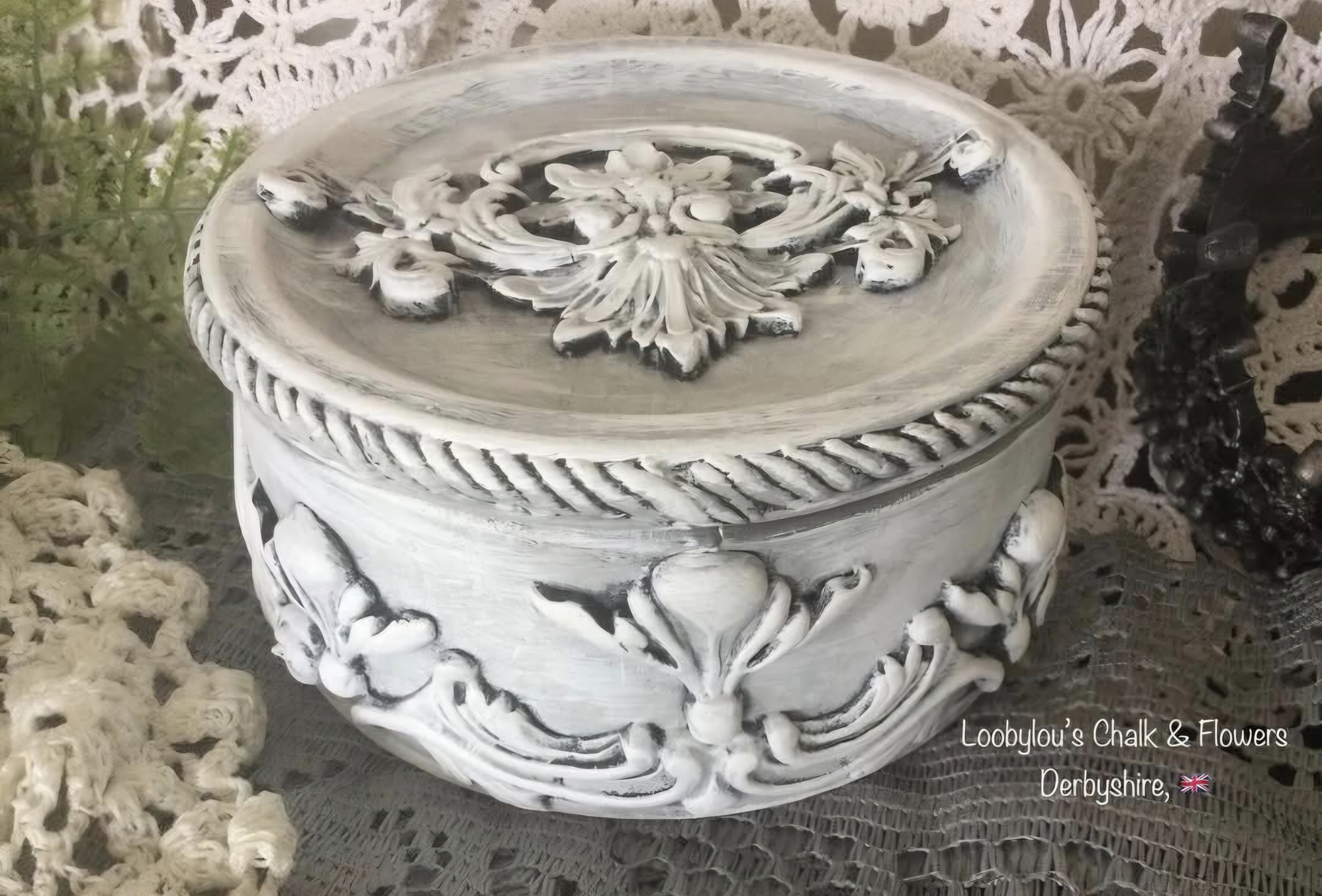 French Inspired Vintage Tin (photo 3 of 3)