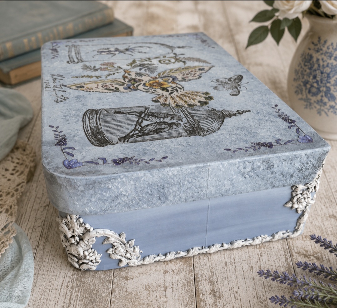 Decorated Small Case (photo 6 of 12)