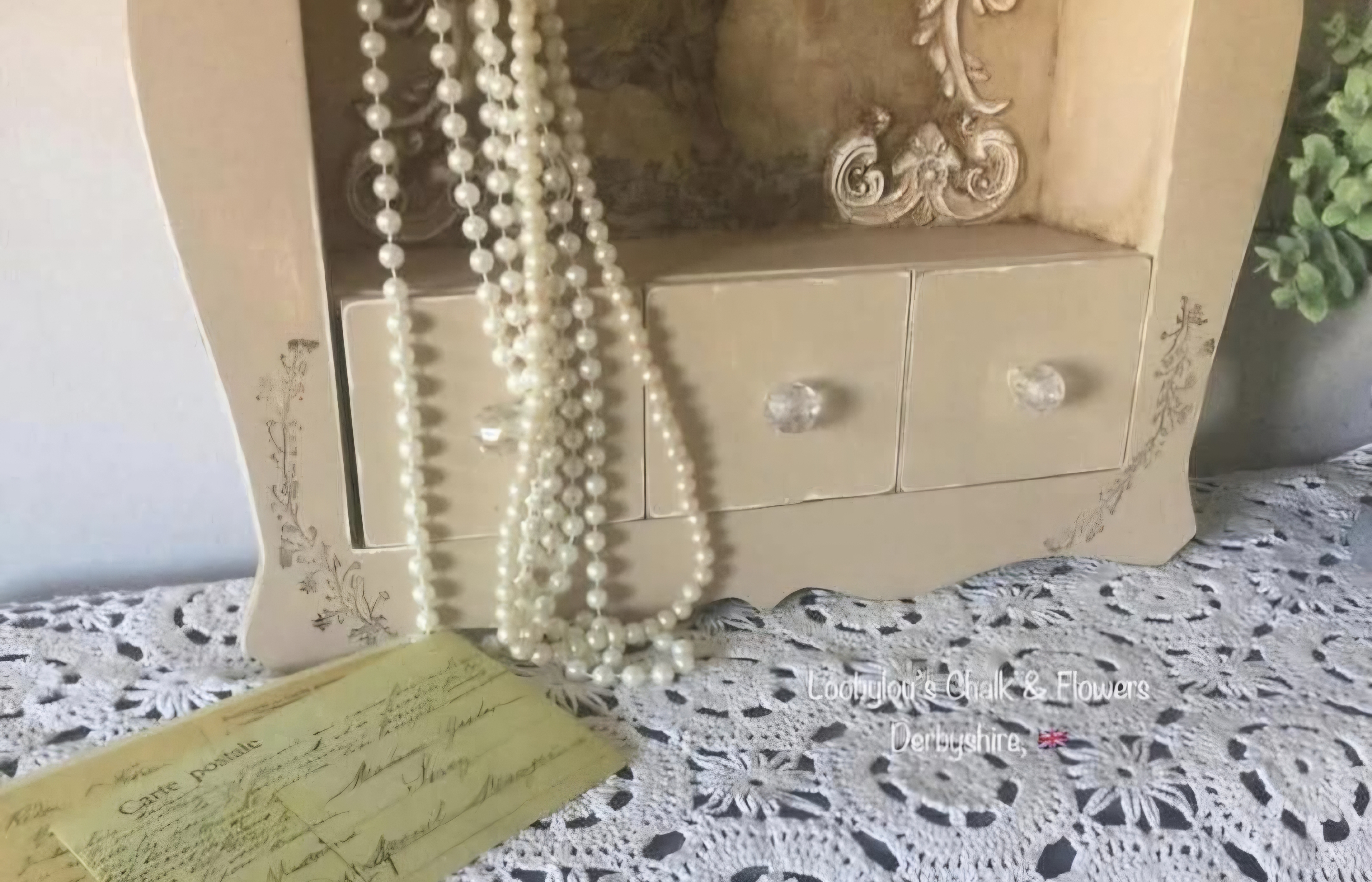 Unique Jewellery Caddy (photo 3 of 3)