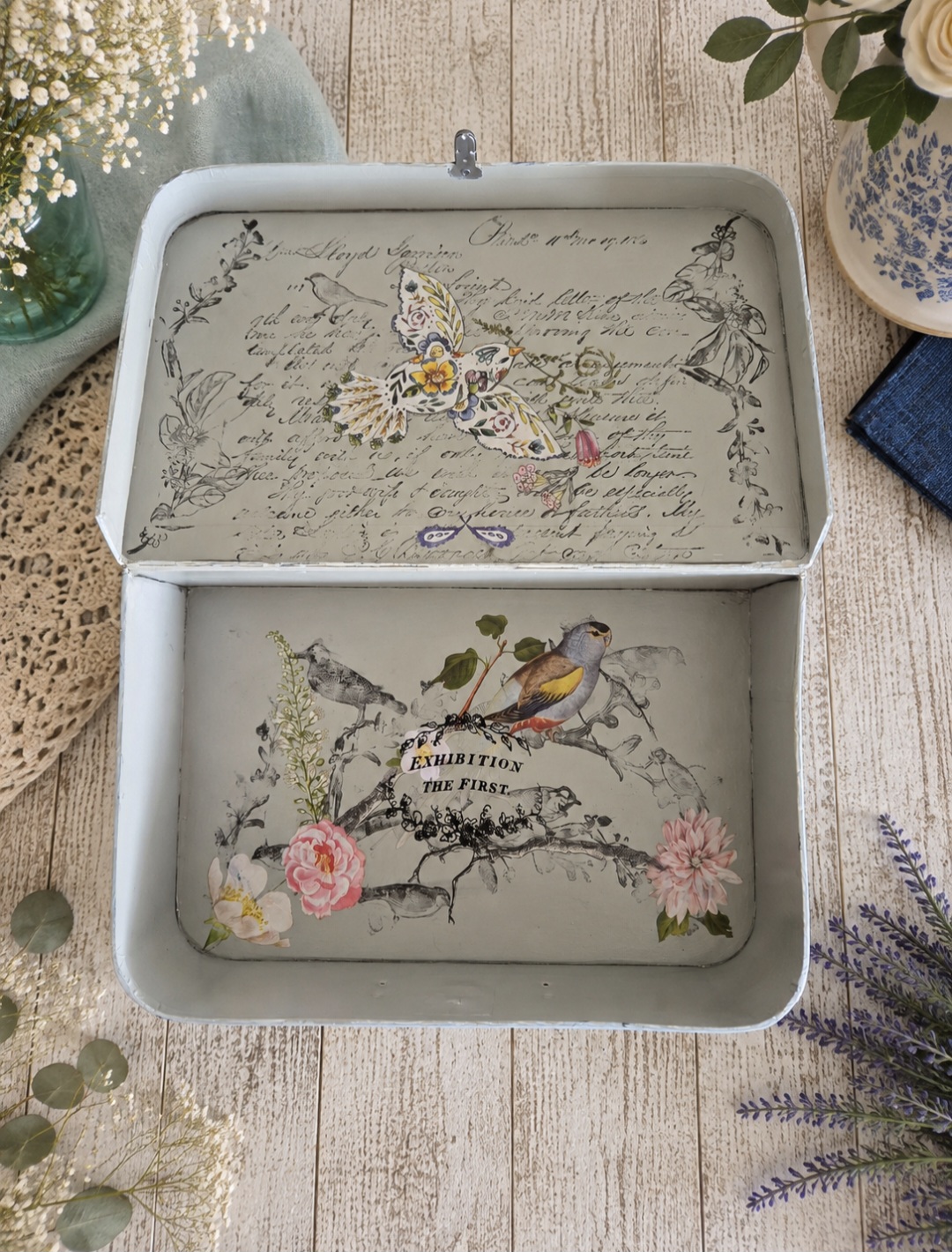Decorated Small Case (photo 7 of 12)