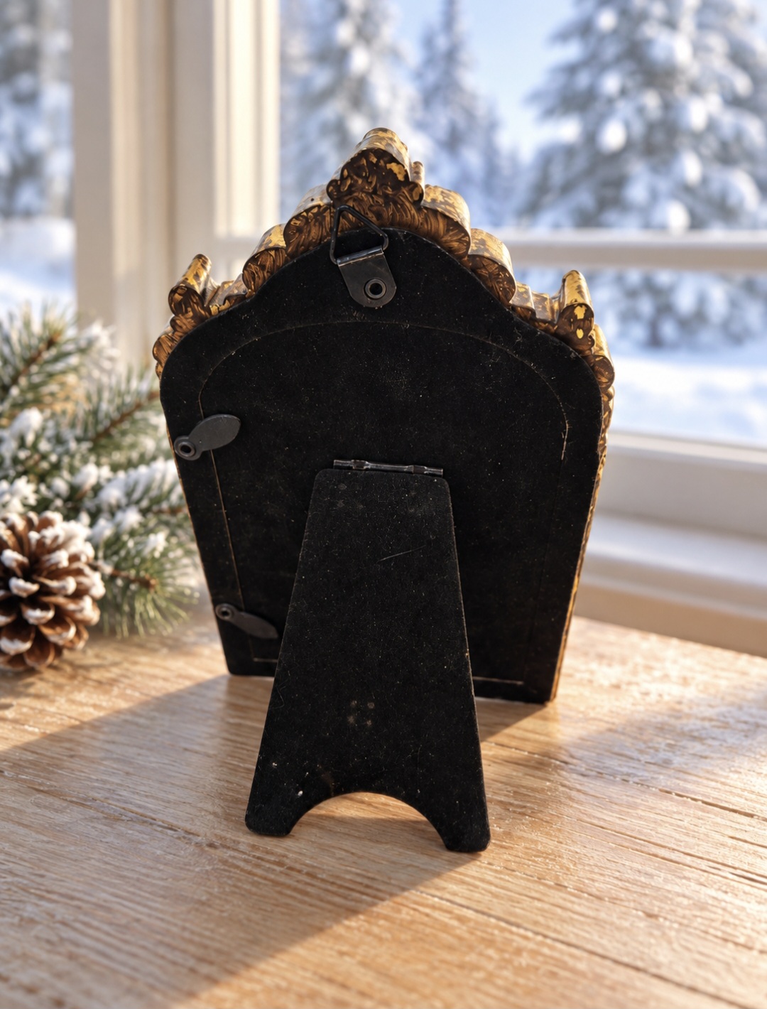 Cardinal Bird Ornate Resin Frame  (photo 4 of 5)